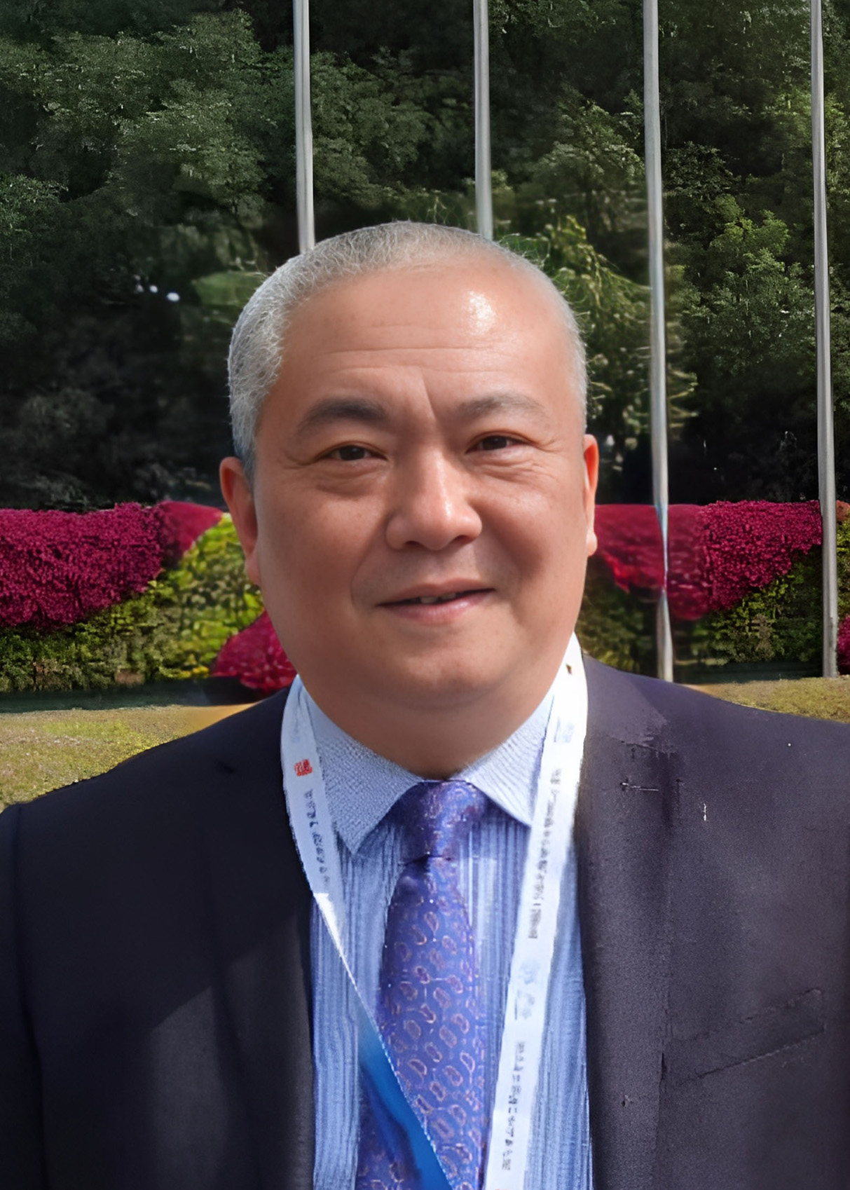 俞  斌