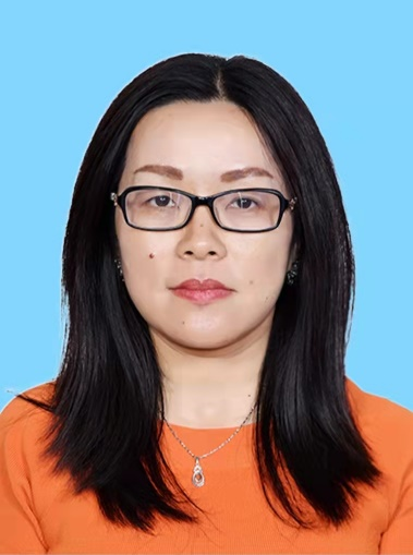 杨  梅